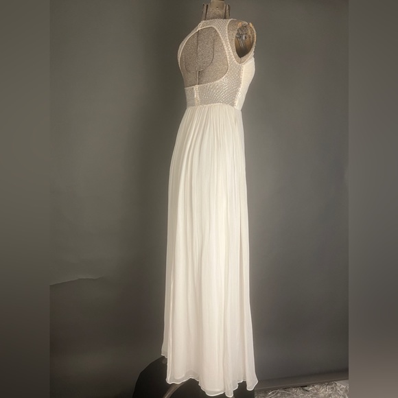 Silk and Sequence White Dress - Picture 7 of 16